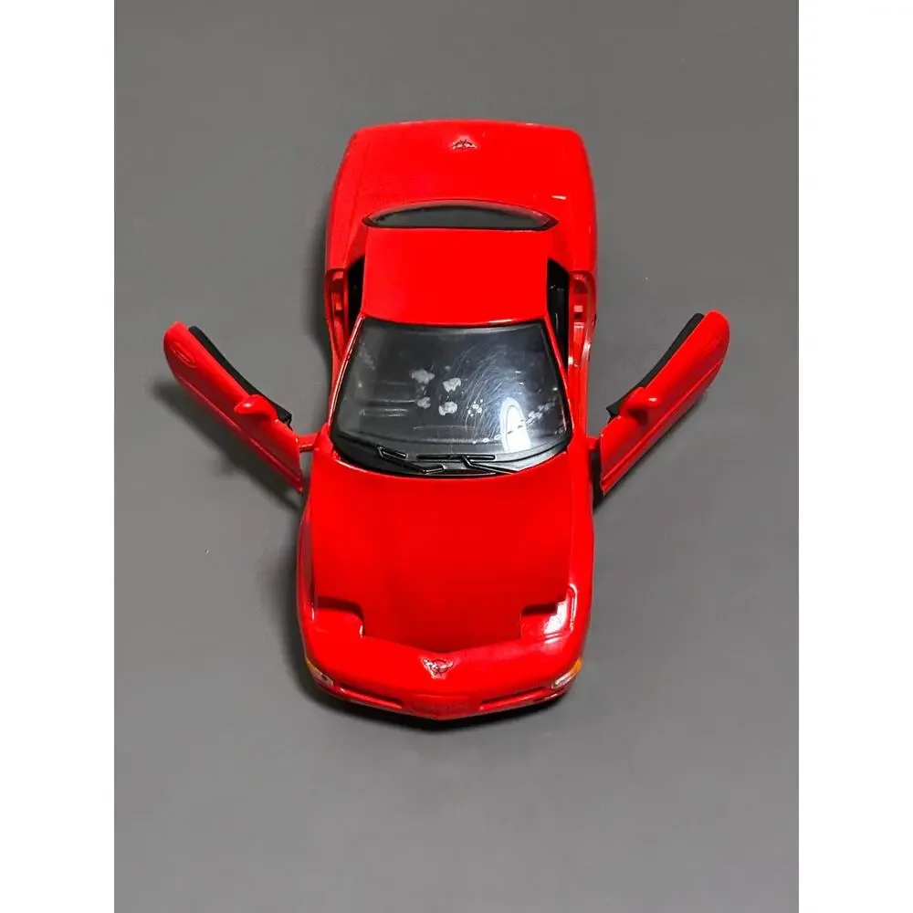 Maisto 1:24 Scale Diecast 1997 Red Chevrolet Corvette ZR-1